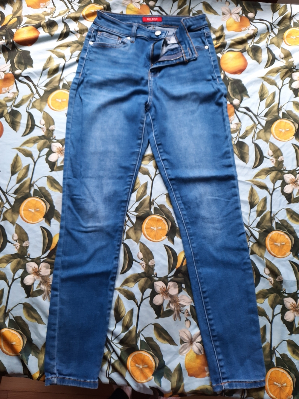 Guess Women's Skinny Jeans in Mid Blue Wash